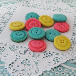 3602_button_cookies_disney_disney_familycom.jpg