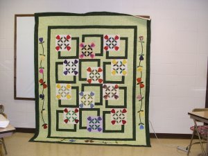 Piecemakers raffle quilt