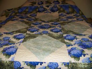 Hydrangea & Berry Quilt