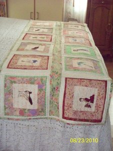 VICTORIAN BED RUNNER